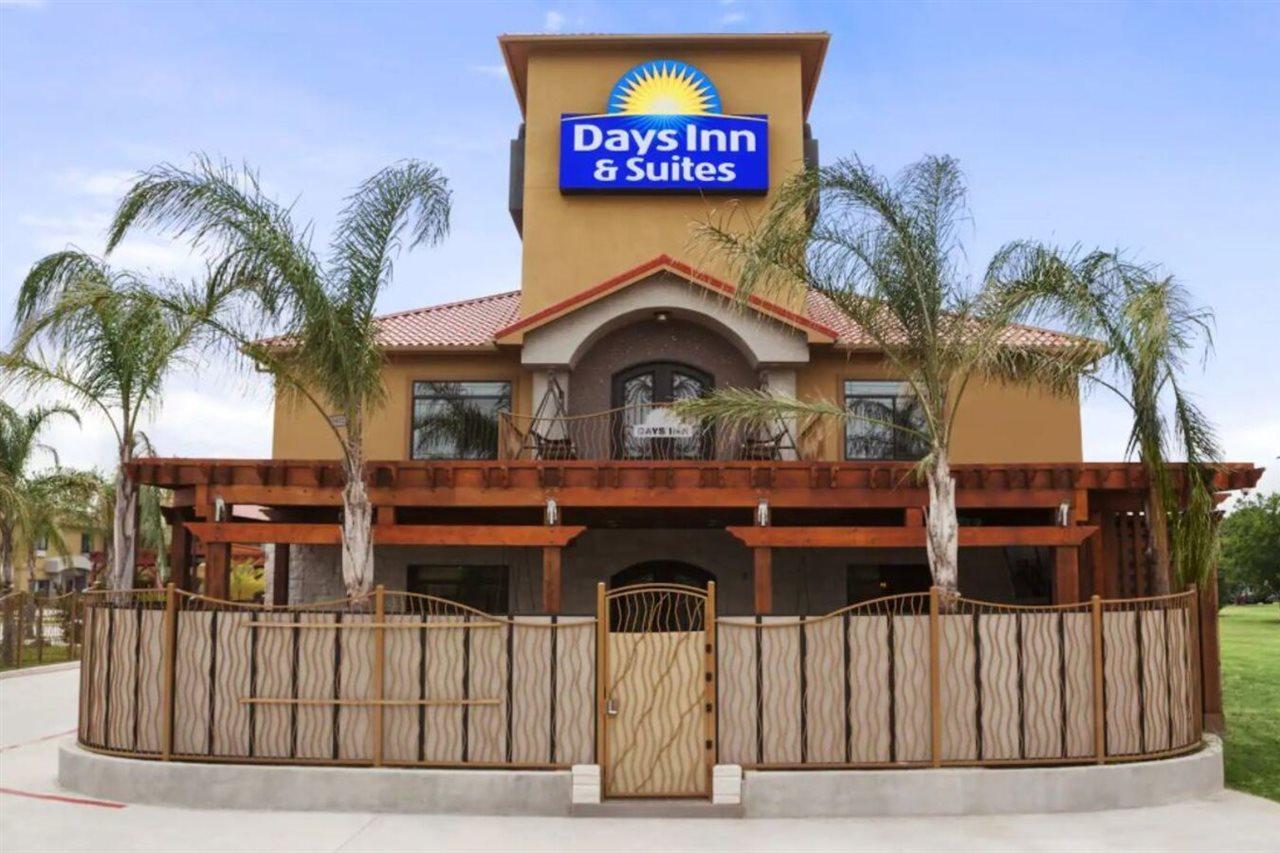 Days Inn & Suites By Wyndham Houston North-Spring Westfield ภายนอก รูปภาพ