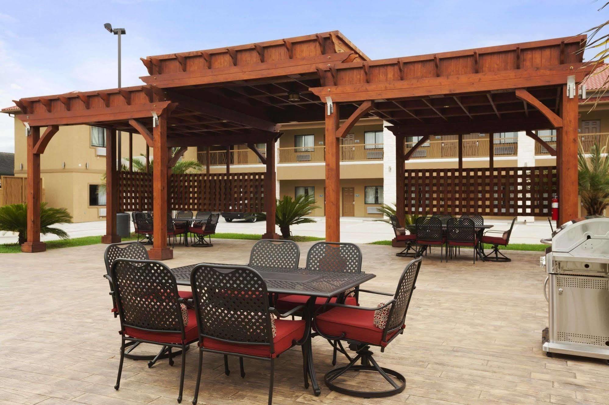 Days Inn & Suites By Wyndham Houston North-Spring Westfield ภายนอก รูปภาพ