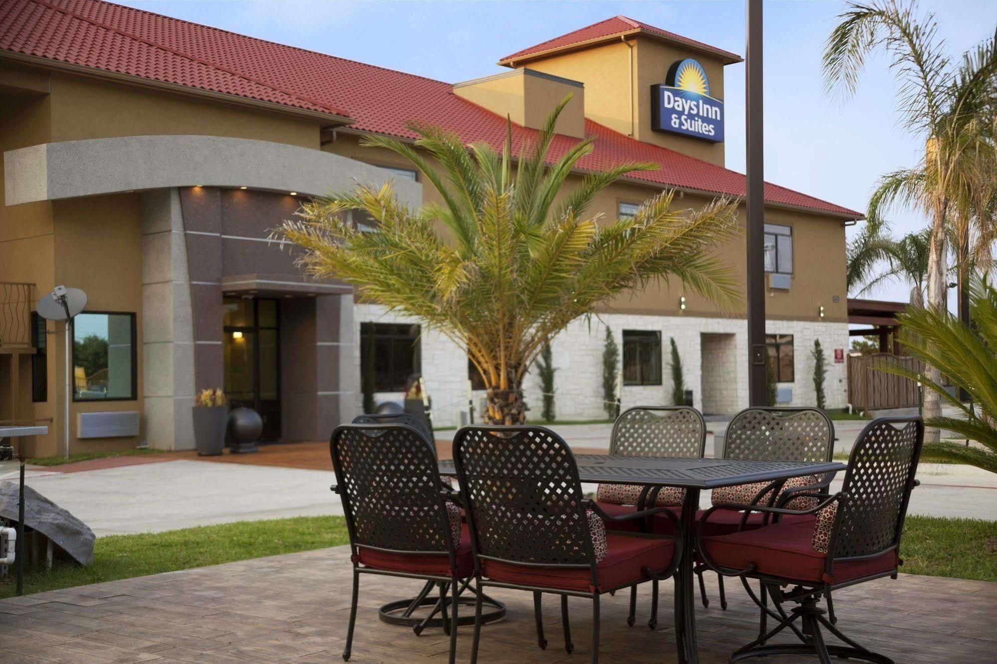Days Inn & Suites By Wyndham Houston North-Spring Westfield ภายนอก รูปภาพ